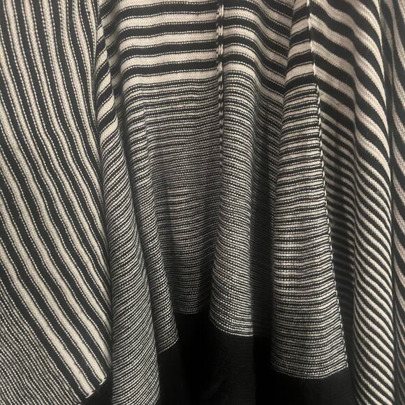 Lane Bryant women’s knit cape wrap one size black and off white warm cozy soft - Picture 6 of 9